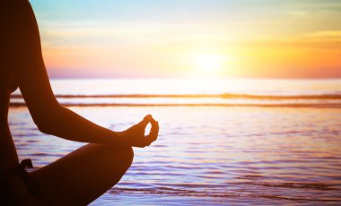 gün batımında pratiği yoga