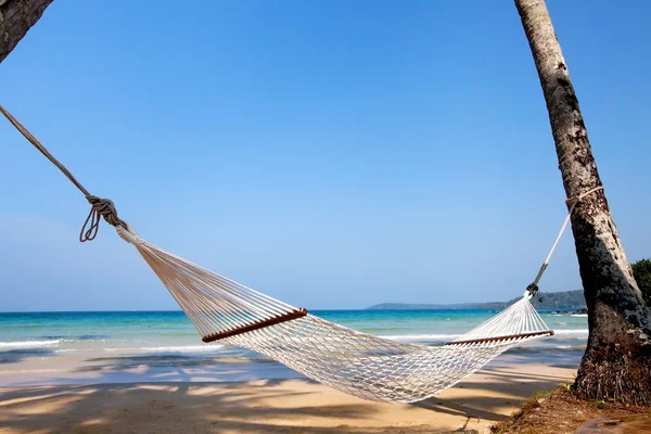 Hangmat op beach — Stockfoto