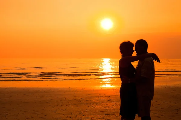 Par på stranden — Stockfoto