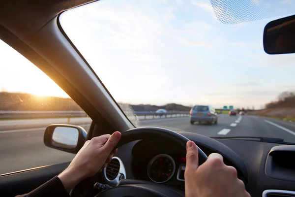 Fahren auf der Autobahn — Stockfoto