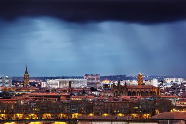 Toulouse yağmurlu akşamı