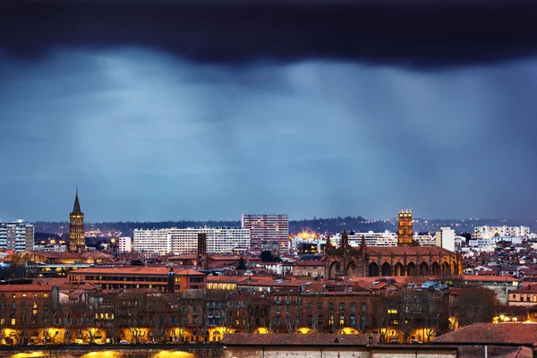 Toulouse yağmurlu akşamı