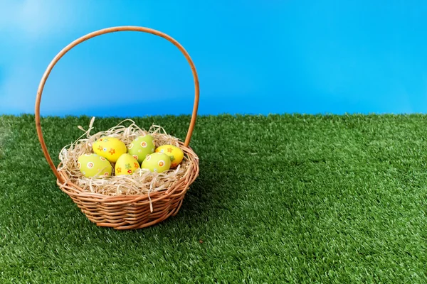 Zaman Paskalya yortusu yumurta avlamak — Stok fotoğraf