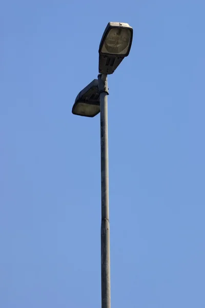 Lampada stradale e posta — Foto Stock