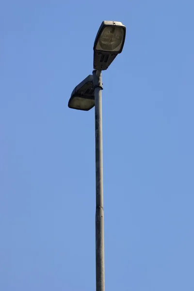 Straßenlaterne und Pfosten — Stockfoto