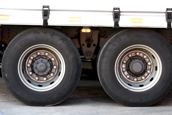 Vrachtwagen banden — Stockfoto