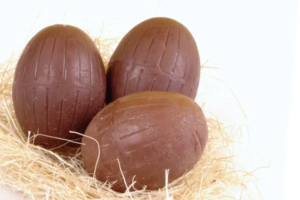 Huevos de Pascua y nido — Foto de Stock