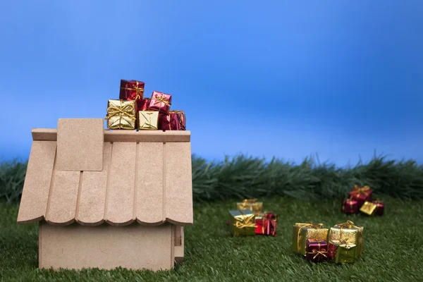 O Pai Natal desapareceu, mas deixou os presentes. . — Fotografia de Stock