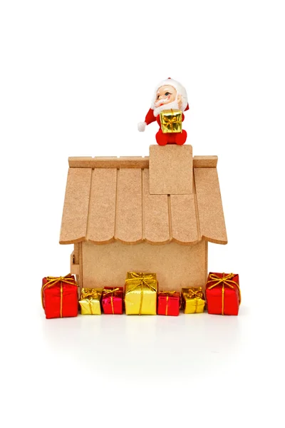 Vista frontal - Papai Noel no telhado e presentes — Fotografia de Stock
