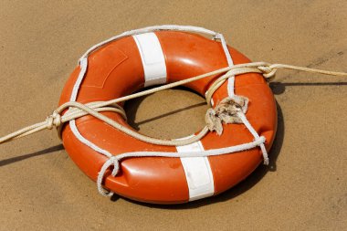 hayat şamandıra plaj kum üzerinde