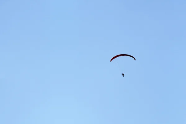 Propelled paraglider — Stock Photo, Image