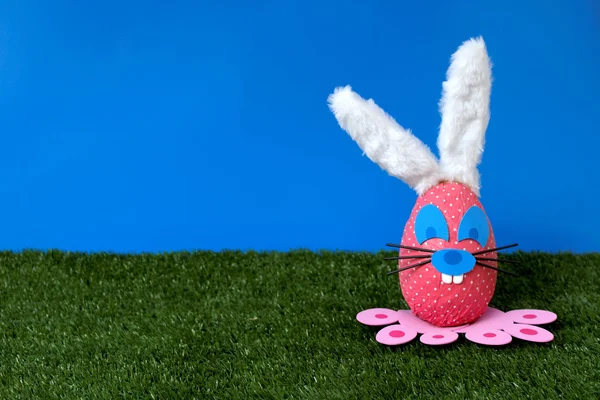 复活节兔子上花园 — 图库照片