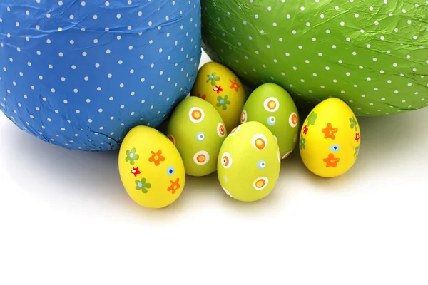 Wrapped chocolate Easter Eggs from top — Stock Photo, Image