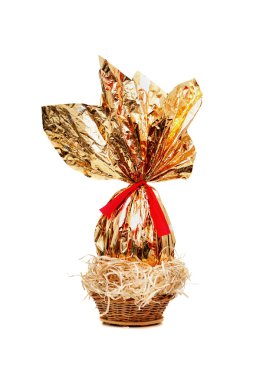 sepet içine altın Paskalya yortusu yumurta
