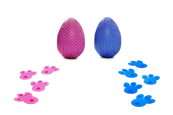 Pistas rosadas y azules para la caza de huevos de Pascua — Foto de Stock