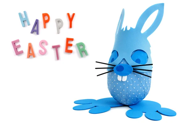 Frohe Ostern Text und blauer Hase — Stockfoto