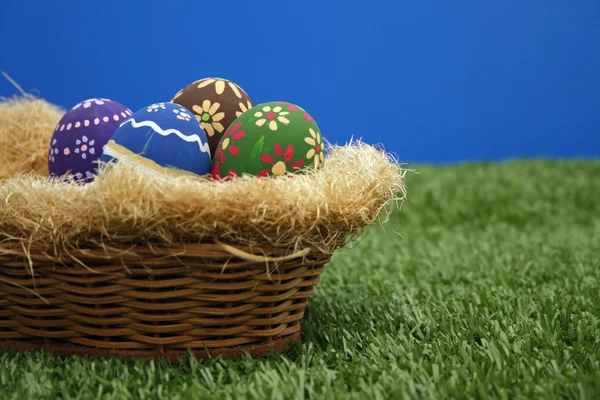 Easter basket — Stockfoto