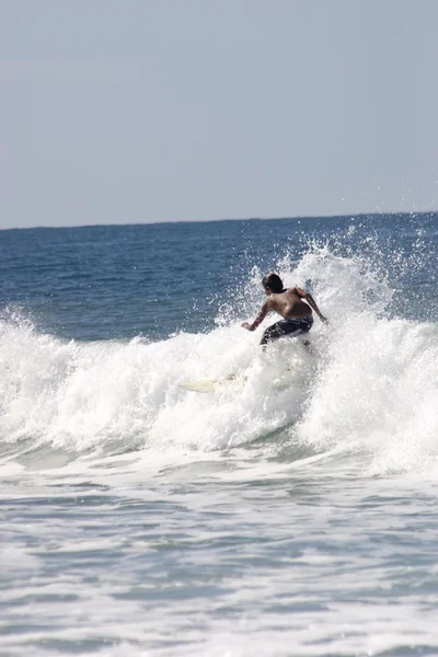 Jovem surfista — Fotografia de Stock