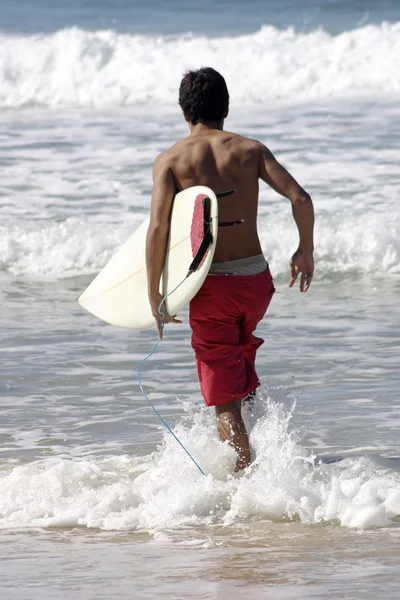 Vai surfar. — Fotografia de Stock