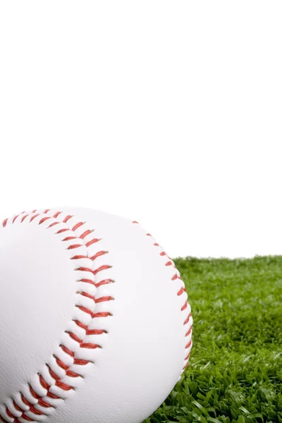 Beyzbol çimenlerin üzerinde — Stok fotoğraf