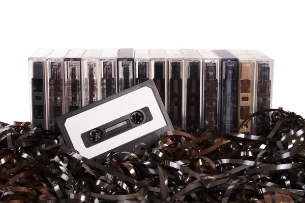一直線に並べられたオーディオ ・ カセット テープ — ストック写真