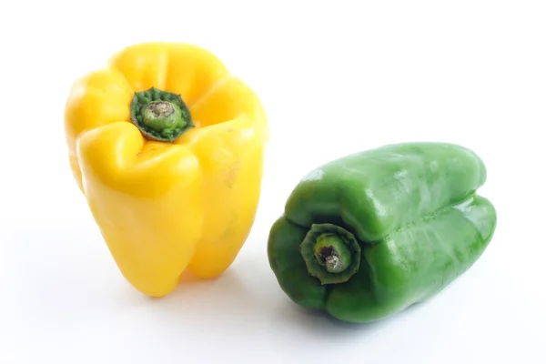 Gelbe und grüne Paprika — Stockfoto