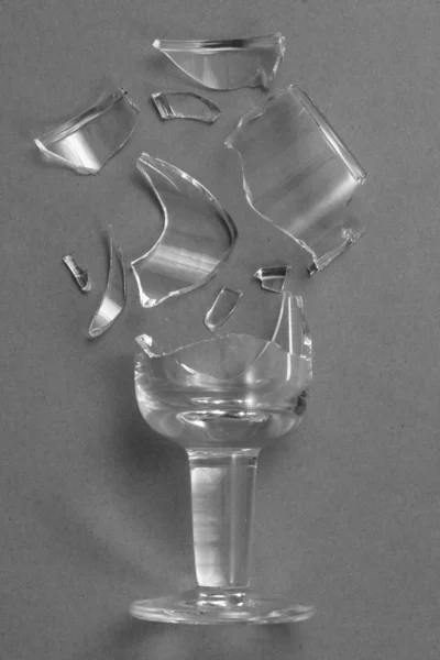 Fekete-fehér törött üveg — Stock Fotó