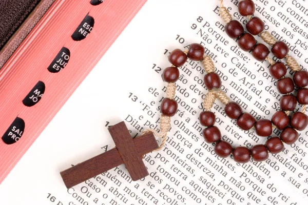 Cross and bible — Stock Photo, Image