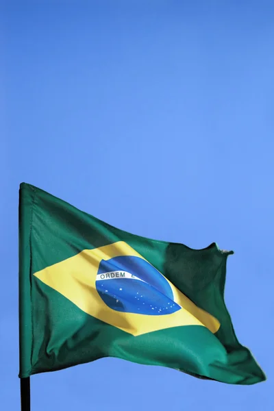 Braziliaanse vlag wapperend — Stockfoto