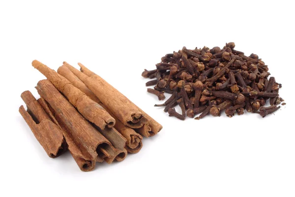 Cinnamons and cloves — Stock Photo, Image