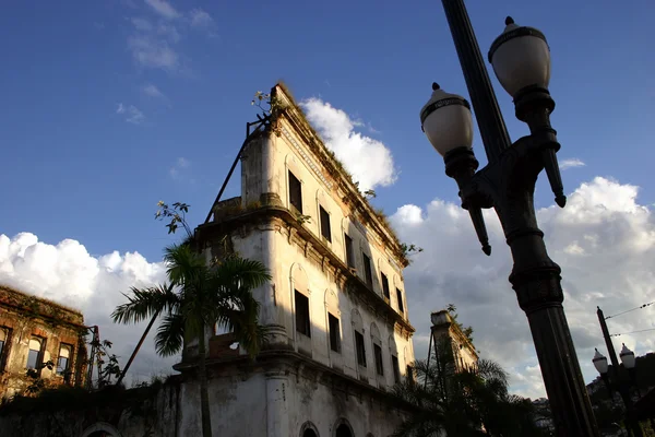 Edifício arruinado — Fotografia de Stock