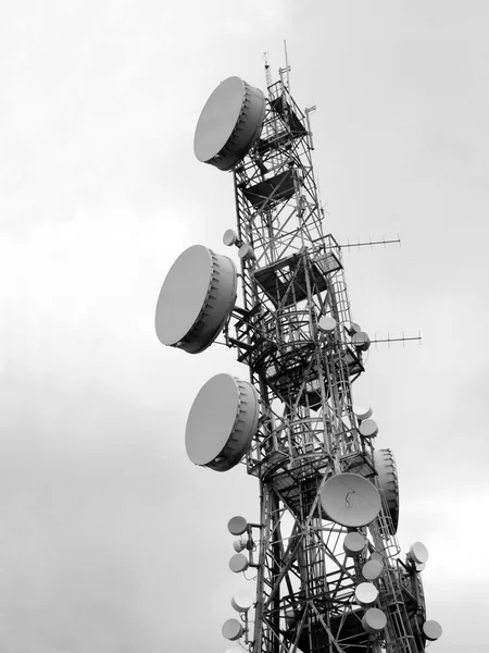Torre em preto e branco — Fotografia de Stock