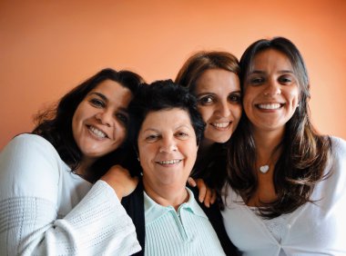 Brezilyalı aile anne ve kızları