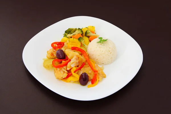 Cod a Portuguese style, rice and steamed vegetables — Stock Photo, Image