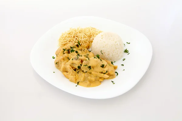 Poulet stroganoff sur assiette — Photo