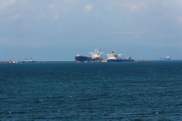 Statki na Oceanie - w ilhabela, brazil. — Zdjęcie stockowe