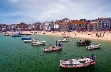 St Ives Limanı ve plaj