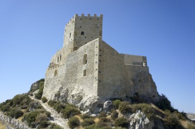 Antik Sicilyalı bir tepe üzerinde kale
