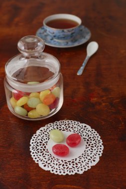 şeker şekerlemeler çayı ile renkli