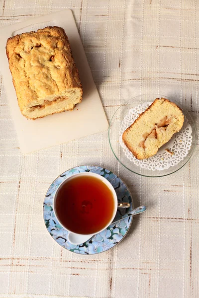 Чай с тортом — стоковое фото