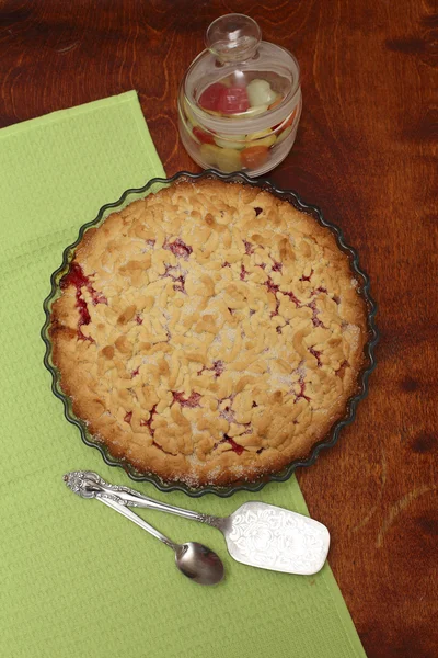 Red berry pie served on a wooden table — Stock Photo, Image