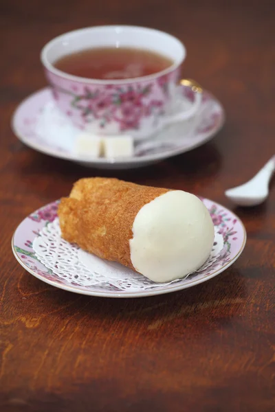 Rum baba tea — Stock Photo, Image