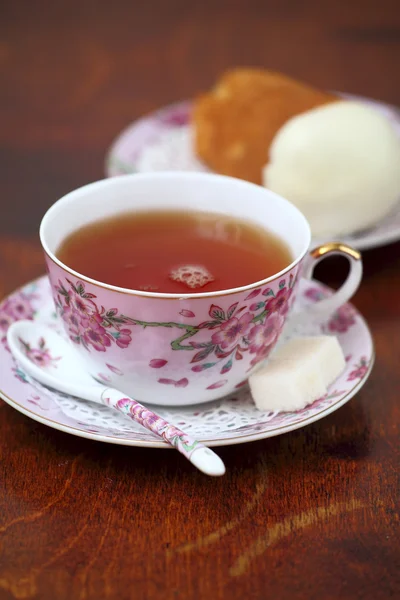 Té con pastel de ron —  Fotos de Stock