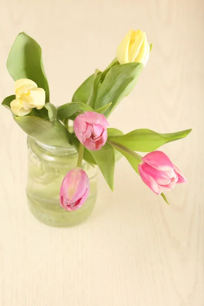 Tulips on a table — Stock Photo, Image