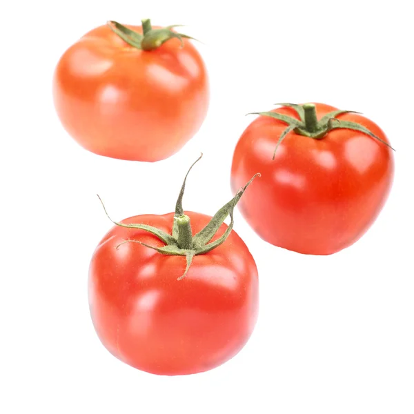 Eine Gruppe von drei Tomaten auf weißem Hintergrund — Stockfoto