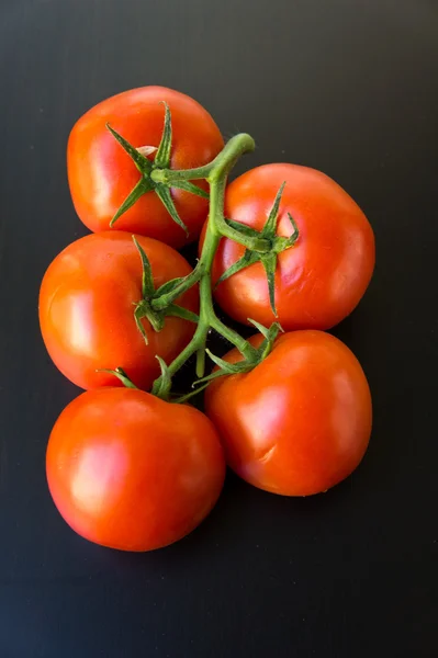 A bunch of tomatoes closeup on a table — Stock Photo, Image