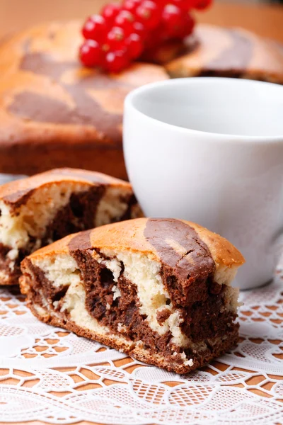 Pieces of marble cake on a table with a cup of coffee — Stock Photo, Image