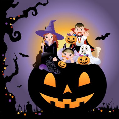 Cadılar Bayramı Çocuklar kostüm giyen iri jack-o-lantern üzerinde