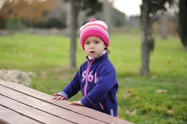 Panca bambino in legno — Foto Stock