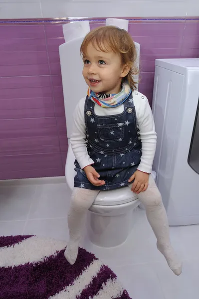 Girl on the toilet — Stock Photo, Image